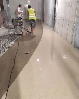 Colored sand flows smoothly on its own